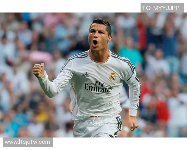 聚焦足球44号球星的传奇之路 揭示其成长历程与辉煌成就 聚焦足球44号球星的传奇之路 揭示其成长历程与辉煌成就